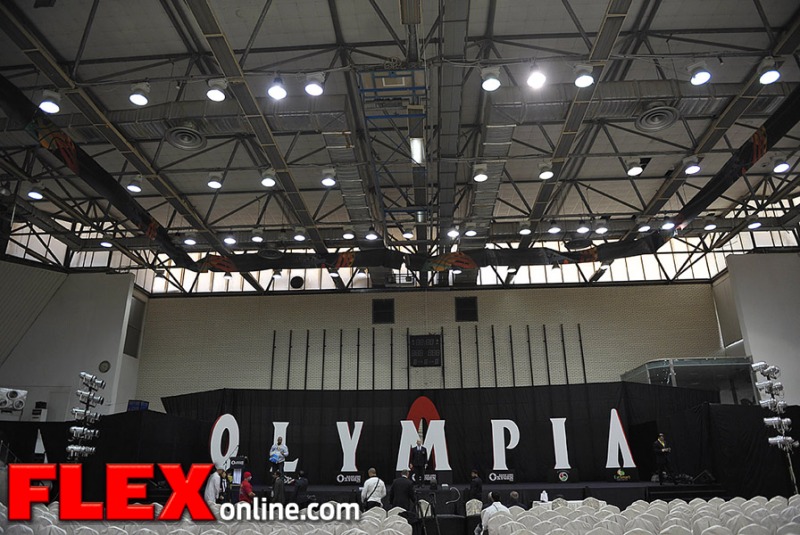 Candids - IFBB Amateur Olympia 2012