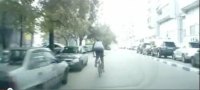 MF Lektion des Tages: Springen Sie nicht mit Ihrem Fahrrad über ein fahrendes Auto't Jump Over a Moving Car on Your Bicycle 