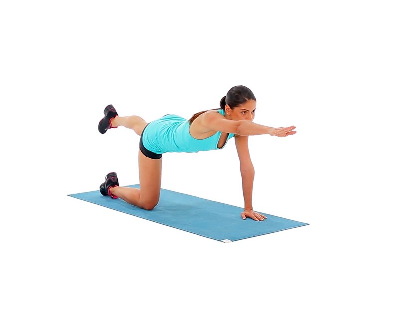 Упражнения для рук лежа. Упражнения лежа на спине. Лодочка упражнение для спины. Упражнения для спины на полу. Планка на четвереньках.