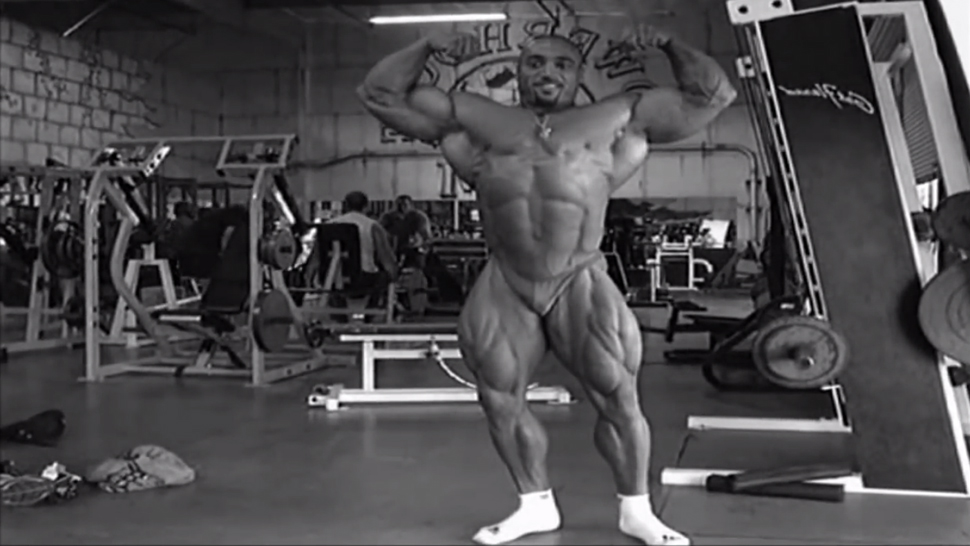 Dennis James Posing Before the 2000 Olympia Muscle &amp; Fitness