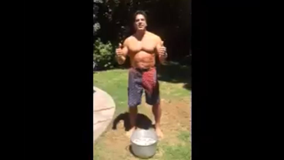 Lou Ferrigno Takes the ALS Ice Bucket Challenge!