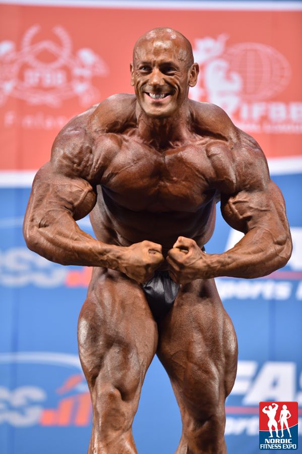 Robert Burneika - Men's Open - 2014 IFBB Nordic Pro | Muscle & Fitness