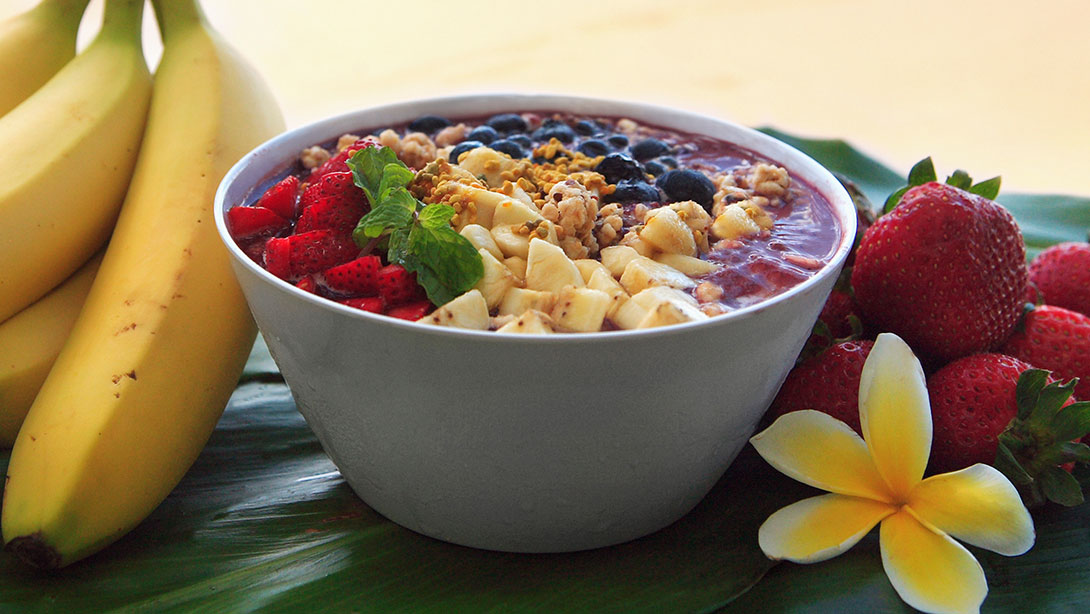 https://www.muscleandfitness.com/wp-content/uploads/2015/02/acai-bowl-protein-recipe.jpg?quality=86&strip=all