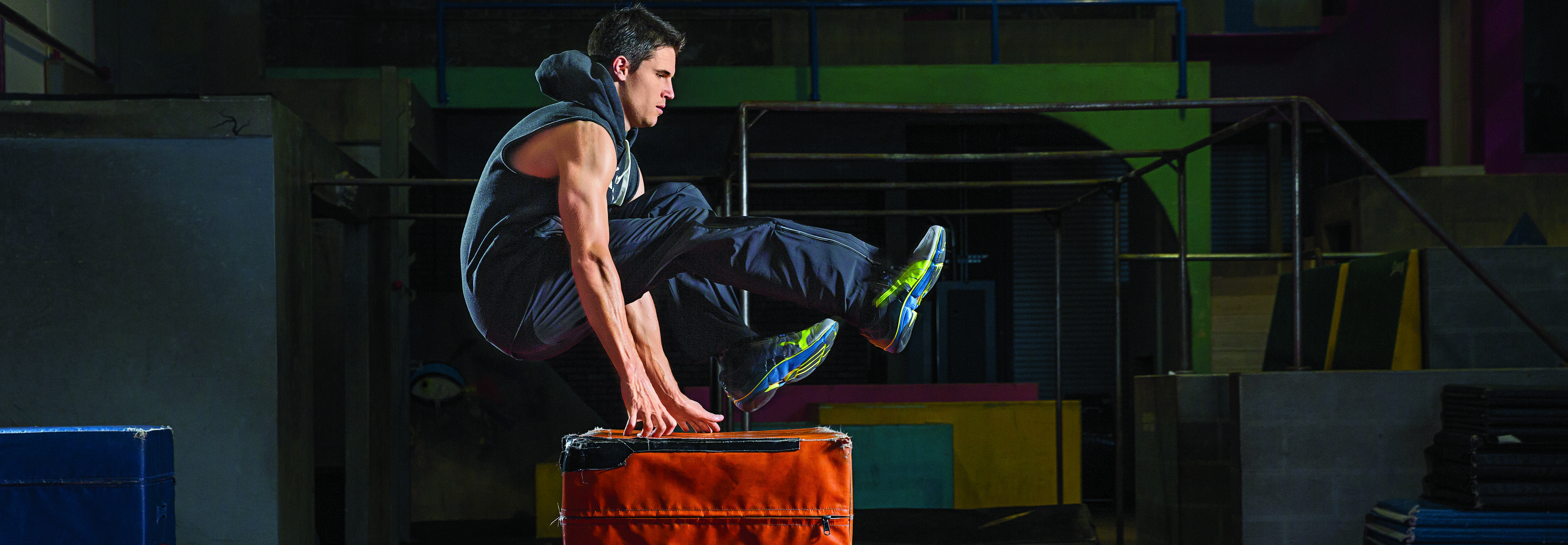 Robbie Amell Soars With These Flashy Techniques | Muscle & Fitness.