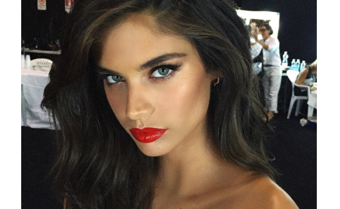 Christmas in July: Victoria's Secret Angels Snap Selfies at Holiday Photo Shoot