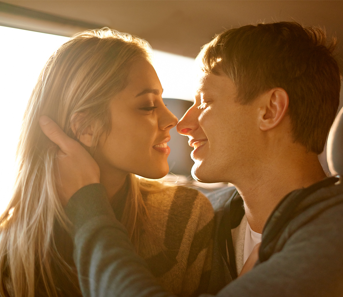 10 Real Stories From People Who Met On a Dating picture