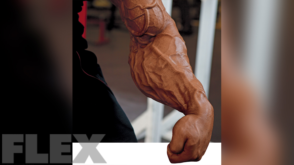 Накаченная рука с венами