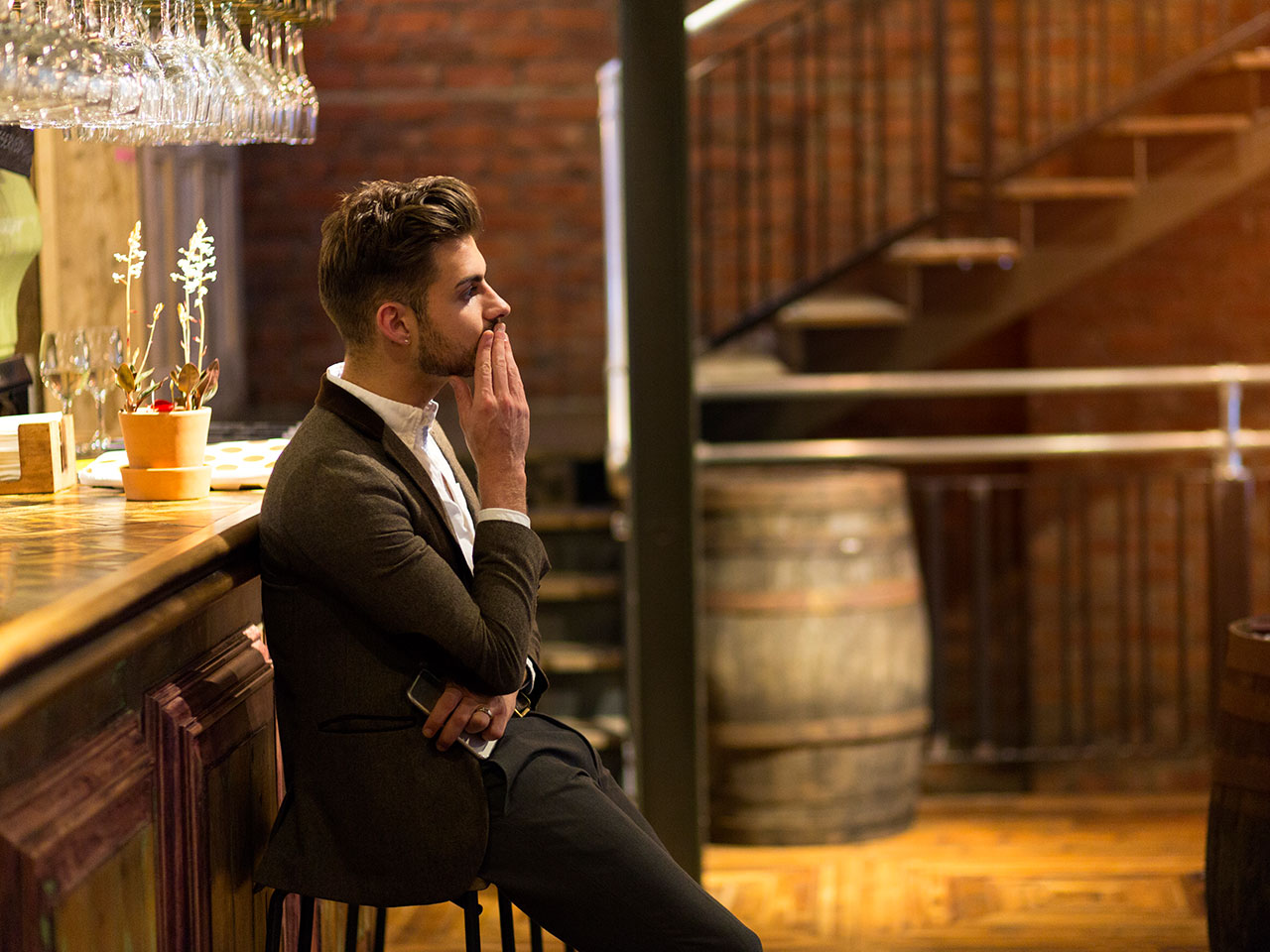 Мужчины у бара