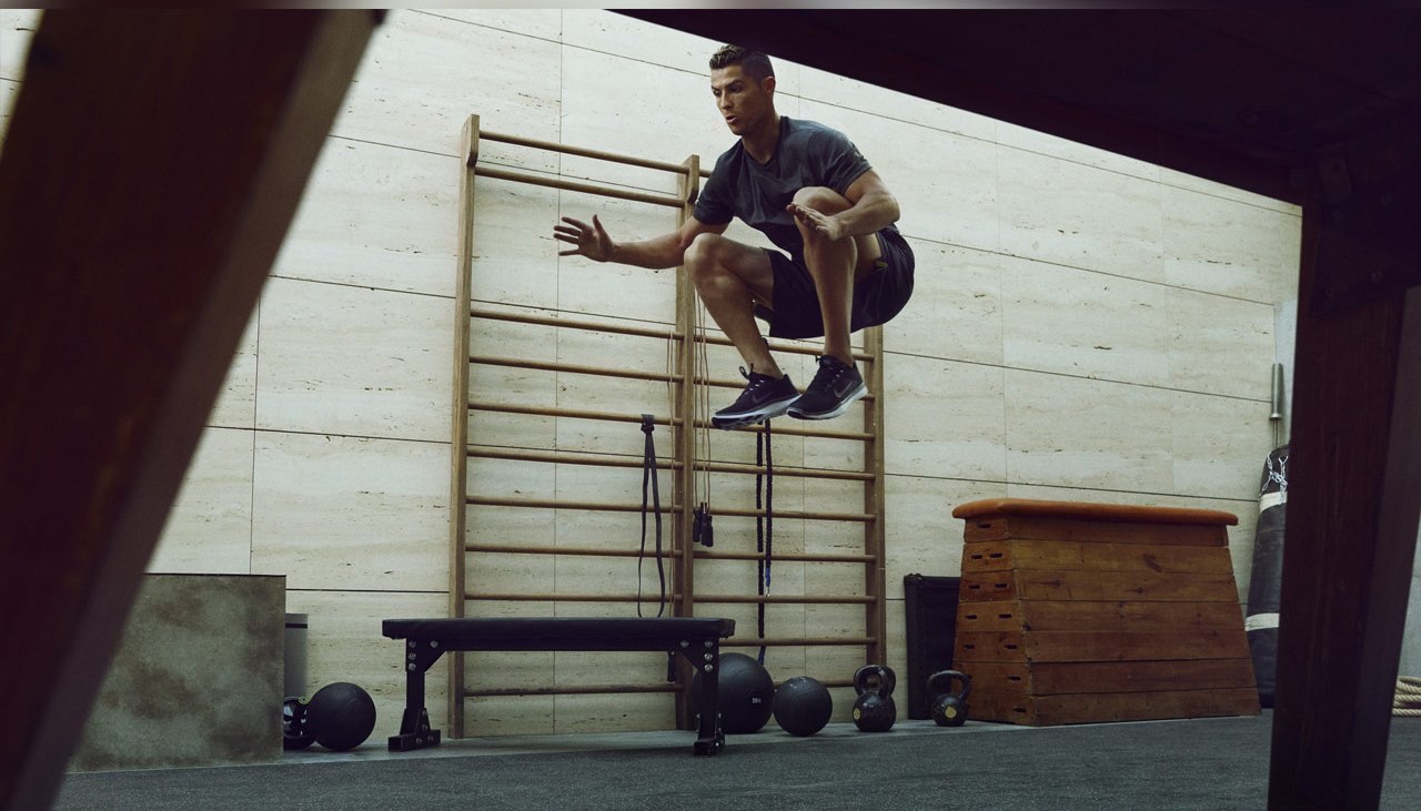 Cristiano Ronaldo doing Jump Tuck
