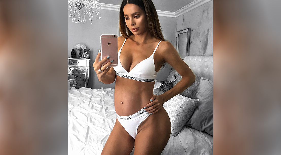 Photos: Fitness Blogger Sarah Stage is 9 Months Pregnant and Still Has Abs 