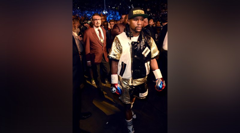 Floyd Mayweather Outfit from April 30, 2021, WHAT'S ON THE STAR?