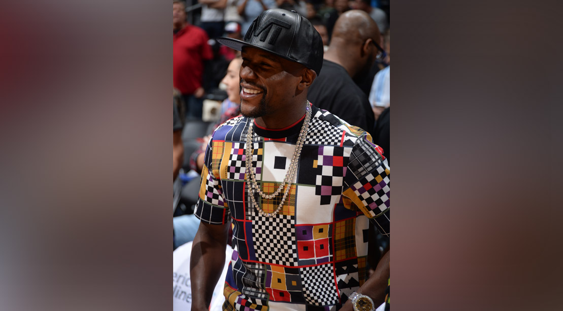 Look: Floyd Mayweather's Outfit Is Going Viral Today - The Spun