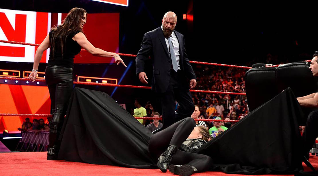 Stephanie McMahon throws Ronda Rousey through a table on Monday Night Raw (2 April 2018)