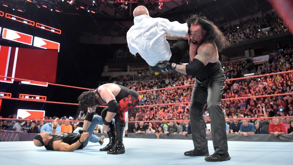 Undertaker chokeslams Triple H