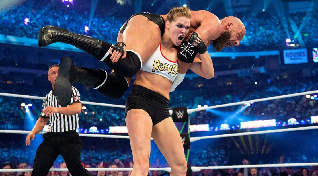 10 Female WWE Superstars that could kick you’re a**