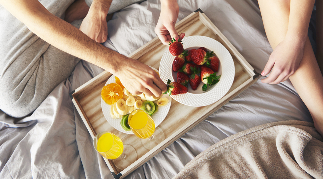 Fruit-Platter-In-Bed.