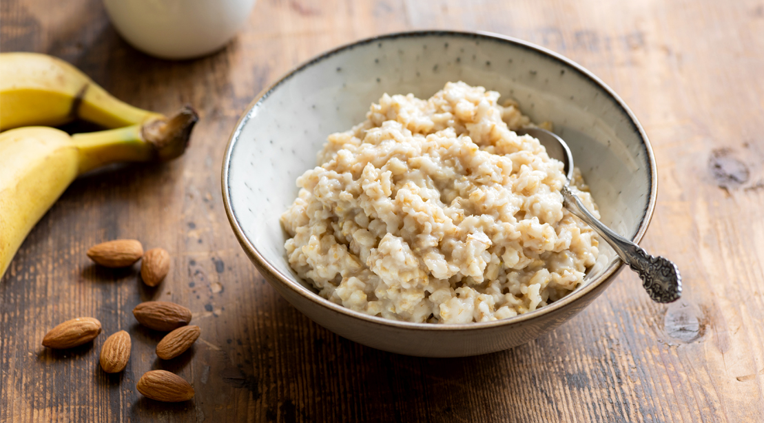 Oatmeal-Bowl-Almonds-Banana