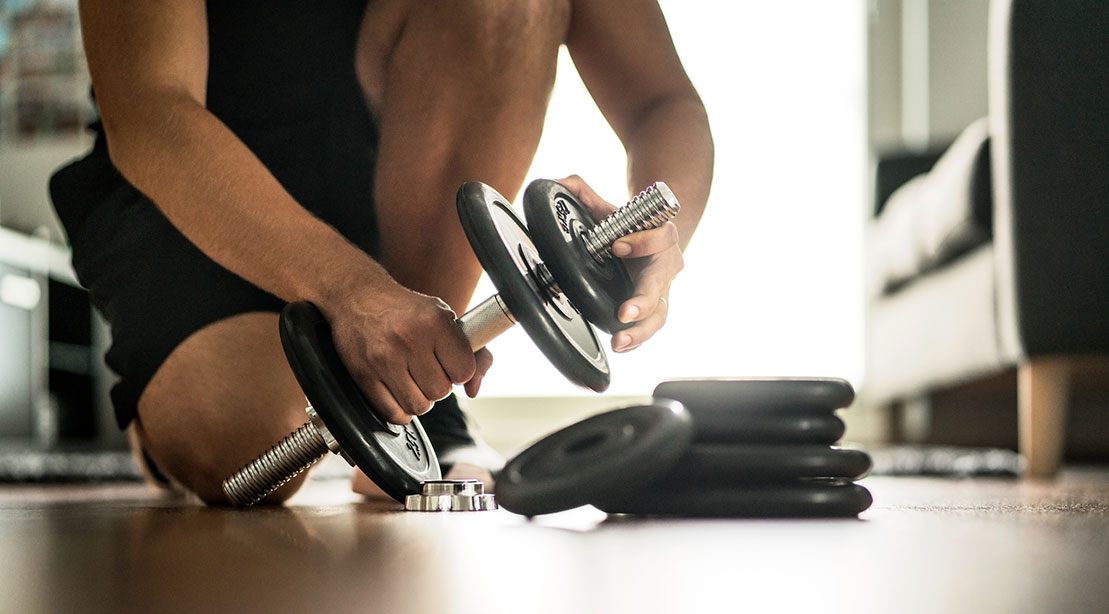 analyseren Schijn Bewonderenswaardig Top 5 Dumbbell Exercises For Building Strength | Muscle & Fitness