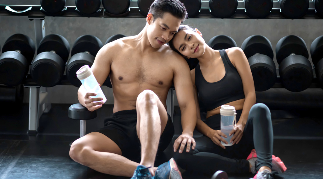 https://www.muscleandfitness.com/wp-content/uploads/2020/02/Asian-Fitness-Couple-Happy-Relationship-In-Love-At-Gym.jpg?w=1109&h=614&crop=1&quality=86&strip=all
