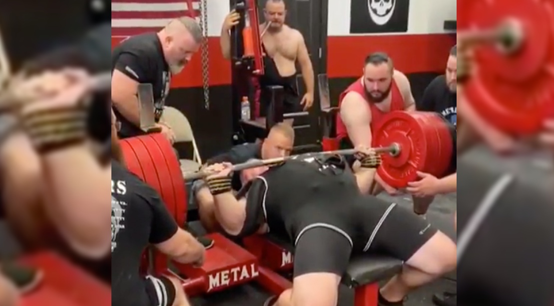 Schiereiland Dempsey barrière Powerlifter Will Barotti Benches 1,105 Pounds for a New World Record |  Muscle & Fitness