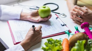 Nutrient deficient person talking a nutritionist doctor