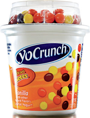 Unhealthy yogurt - Yocrunch yogurt vanilla with Reeses Pieces