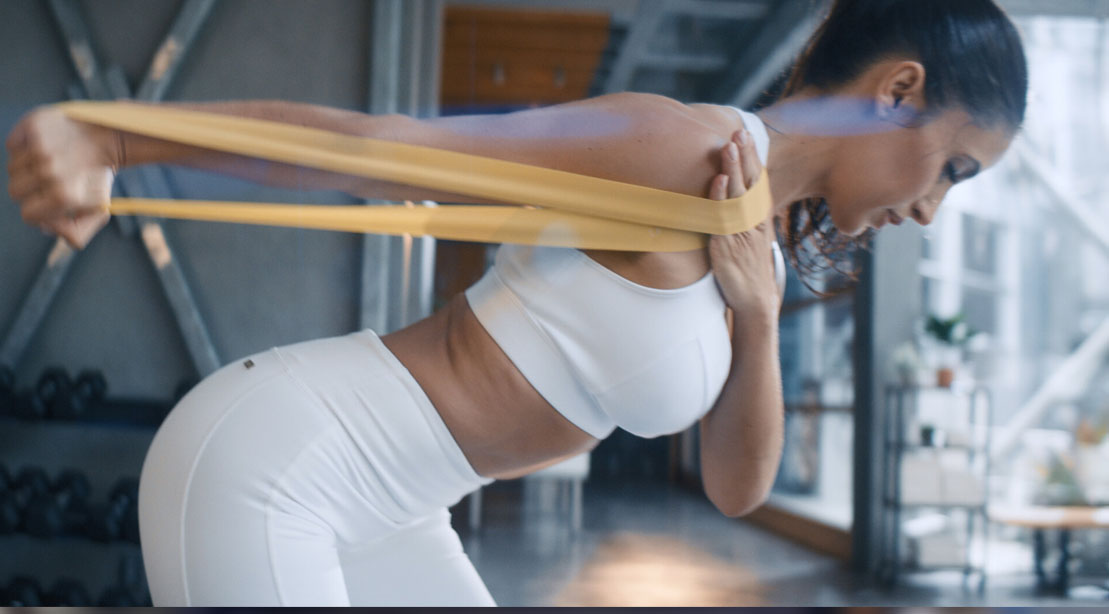 Jennifer Jacobs Performing a 20-min full body resistance band workout