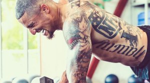 Kenny Vaccaro perfoming a core and upperbody workout with dumbbell pushups
