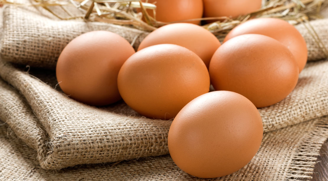 FROM A BODYBUILDING PERSPECTIVE, HERE’S A HEALTHY APPROACH TO EATING EGGS