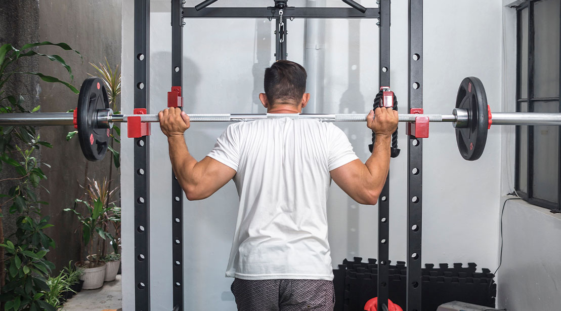 mager Forsømme hver Top 6 Strength Building Squat Rack Exercises - Muscle & Fitness