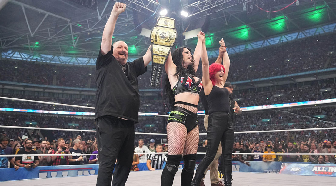 Saraya Bevis celebrating with her family after winning the AEW Women Championship Belt